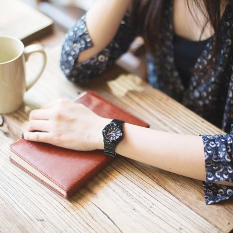 ZEGAREK DAMSKI CASIO LRW-200H 1BV (zd557b) + BOX Casio