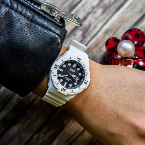 ZEGAREK DAMSKI CASIO LRW-200H 1EV (zd557c) + BOX Casio