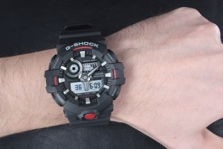 ZEGAREK MĘSKI CASIO G-SHOCK GA-700-1AER (zd140e) Casio
