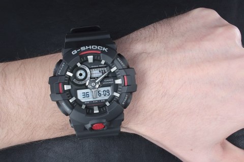 ZEGAREK MĘSKI CASIO G-SHOCK GA-700-1AER (zd140e) Casio