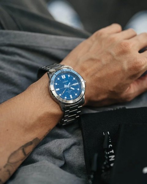 ZEGAREK MĘSKI CASIO MTP-VD01D-2E (zd185c) + BOX Casio